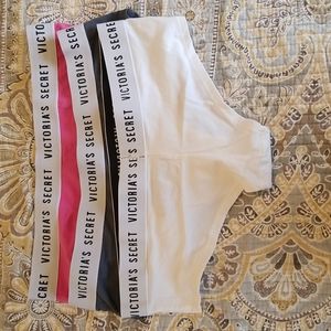 💌set of 3 NWOT Victoria's Secret panties Medium